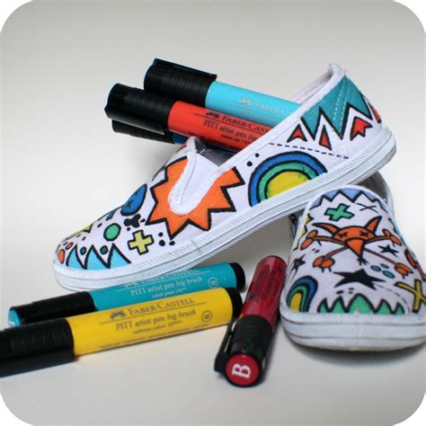 easy canvas shoes painting.